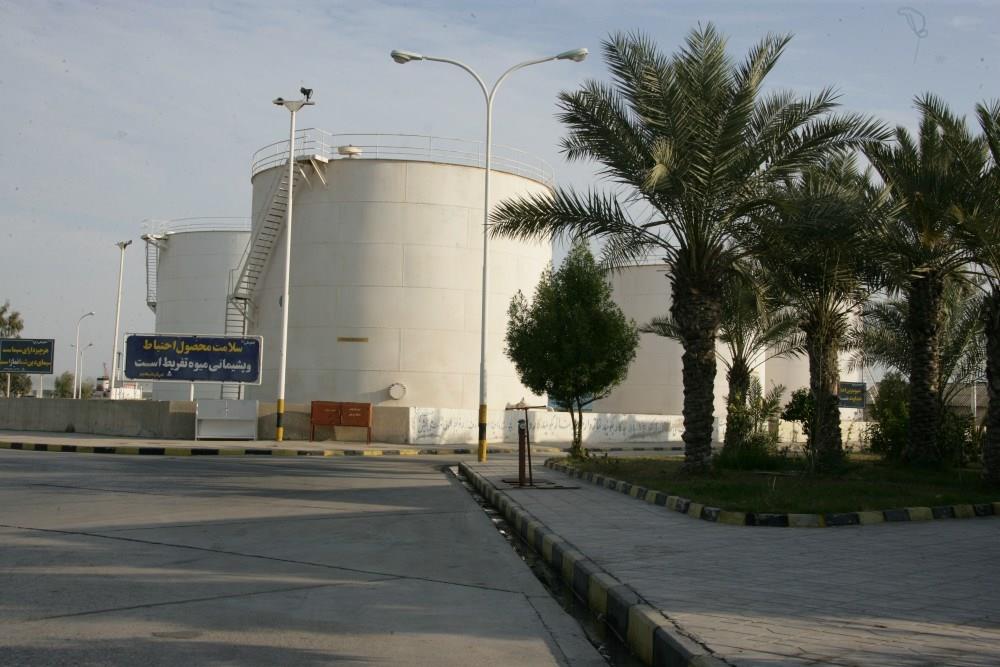 مطالعات امکان‌سنجی و طراحی پایه ارتقاء سامانه ایمنی و آتش‌نشانی انبار نفت بوشهر
